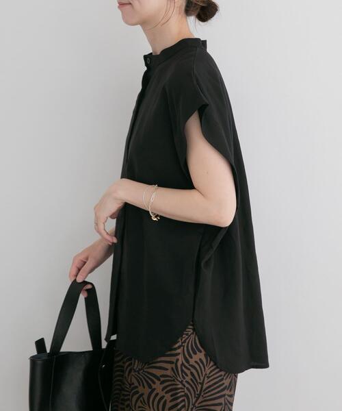 ITEMS URBANRESEARCH(アイテムズ アーバンリサーチ)の「リネン混タックフレンチスリーブシャツ(シャツ/ブラウス・レディース・ブラック/ホワイト/ライトブルー/カーキ・FREE)」の3枚目の写真