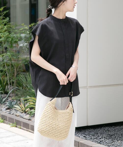 ITEMS URBANRESEARCH(アイテムズ アーバンリサーチ)の「リネン混タックフレンチスリーブシャツ(シャツ/ブラウス・レディース・ブラック/ホワイト/ライトブルー/カーキ・FREE)」の6枚目の写真