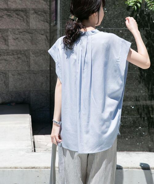 ITEMS URBANRESEARCH(アイテムズ アーバンリサーチ)の「リネン混タックフレンチスリーブシャツ(シャツ/ブラウス・レディース・ブラック/ホワイト/ライトブルー/カーキ・FREE)」の8枚目の写真