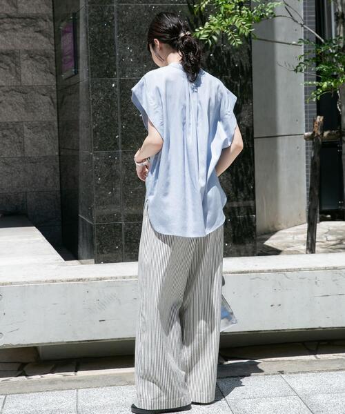 ITEMS URBANRESEARCH(アイテムズ アーバンリサーチ)の「リネン混タックフレンチスリーブシャツ(シャツ/ブラウス・レディース・ブラック/ホワイト/ライトブルー/カーキ・FREE)」の11枚目の写真