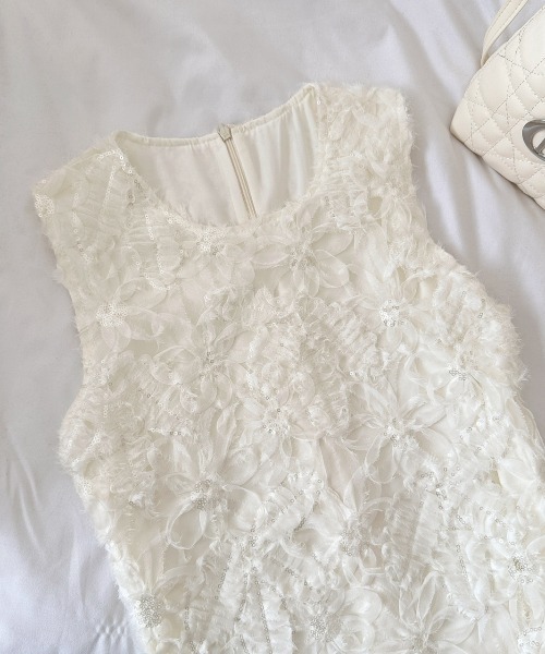 AMAJI(アマジ)の「フラワーレース 切替チュールワンピース(ノースリーブ)(ワンピース・レディース・ベージュ・LARGE/MEDIUM)」の7枚目の写真