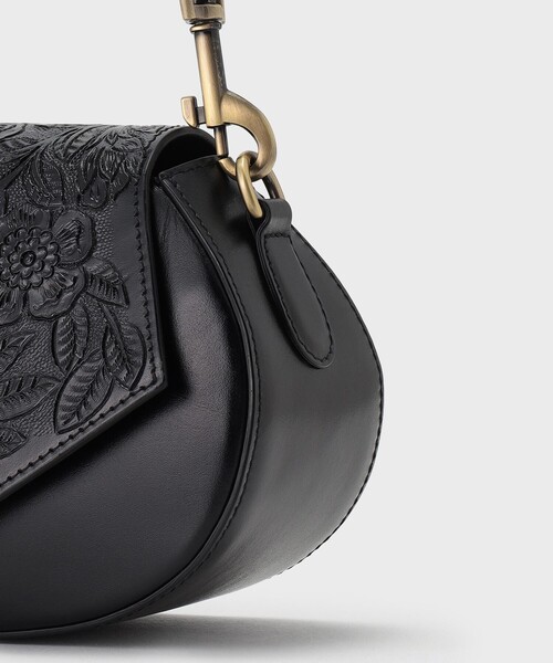 CARVING TRIBES(カービングトライブス)の「HandleCurveBag(ハンドバッグ・レディース・ブラック/ナチュラル・FREE)」の4枚目の写真