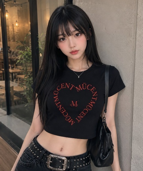 MUCENT(ムセント)の「A'GEM/9 × .kom 『MUCENT/ムセント』 HEART LETTERING HALF TEE/ハートレタリング半袖Tシャツ(Tシャツ/カットソー・レディース・ピンク/ブラック×ホワイト/ライトブルー/ブラック×レッド・S)」の1枚目の写真