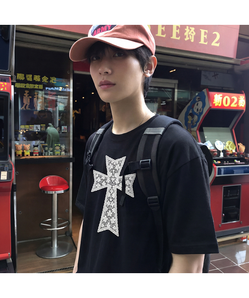 GRAVER（グレーバー）の「[ユニセックス]ドットクロス_Fレース半袖Tシャツ_2カラー（Tシャツ/カットソー・レディース・ブラック/ホワイト・SMALL/MEDIUM/LARGE）」の2枚目の写真