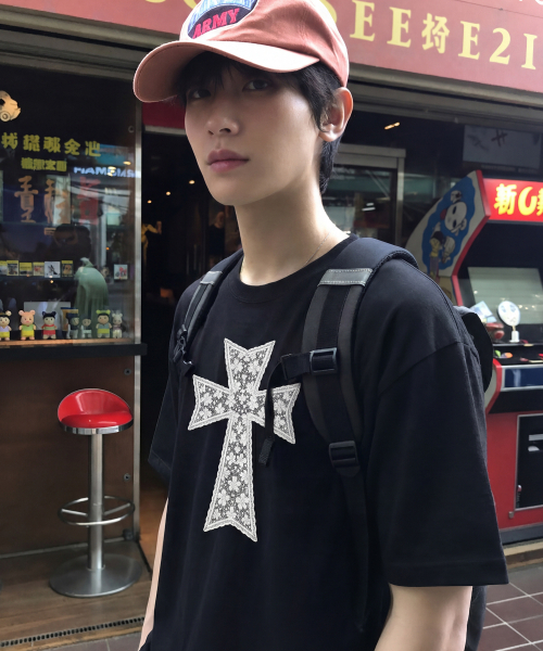 GRAVER（グレーバー）の「[ユニセックス]ドットクロス_Fレース半袖Tシャツ_2カラー（Tシャツ/カットソー・レディース・ブラック/ホワイト・SMALL/MEDIUM/LARGE）」の4枚目の写真