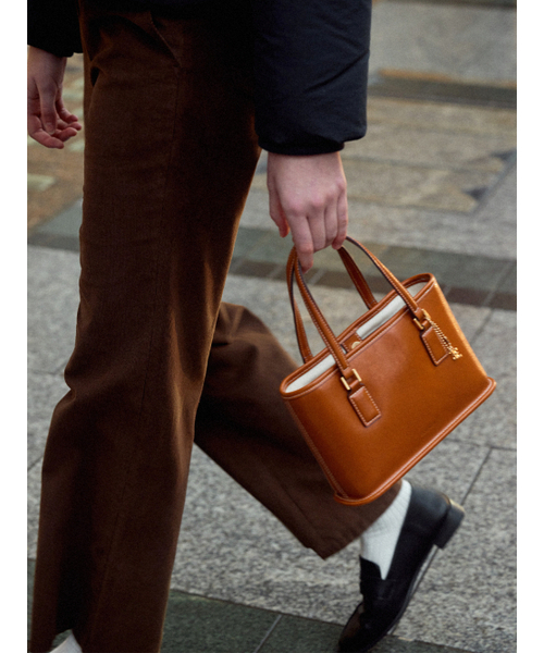 FOLNUA（フォルニュア）の「MINI BOROUGH BAG - STITCH [4COLOR]（トートバッグ・レディース・ブラック/ブラウン/キャメル・FREE）」の6枚目の写真