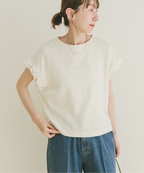 ITEMS URBANRESEARCH(アイテムズ アーバンリサーチ)の「ドッキングフリルTシャツ(Tシャツ/カットソー・レディース・スミクロ/レッド系その他/オフホワイト/ライトベージュ・FREE)」の2枚目の写真