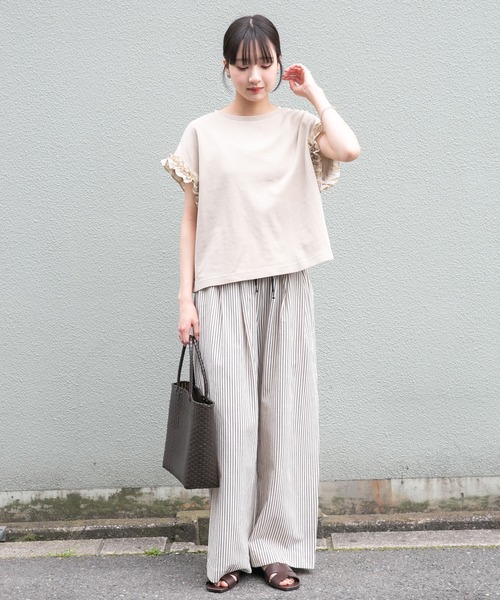 ITEMS URBANRESEARCH(アイテムズ アーバンリサーチ)の「ドッキングフリルTシャツ(Tシャツ/カットソー・レディース・スミクロ/レッド系その他/オフホワイト/ライトベージュ・FREE)」の9枚目の写真