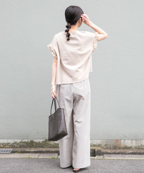 ITEMS URBANRESEARCH(アイテムズ アーバンリサーチ)の「ドッキングフリルTシャツ(Tシャツ/カットソー・レディース・スミクロ/レッド系その他/オフホワイト/ライトベージュ・FREE)」の11枚目の写真