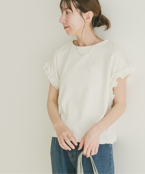 ITEMS URBANRESEARCH(アイテムズ アーバンリサーチ)の「ドッキングフリルTシャツ(Tシャツ/カットソー・レディース・スミクロ/レッド系その他/オフホワイト/ライトベージュ・FREE)」の13枚目の写真