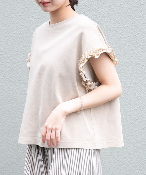 ITEMS URBANRESEARCH(アイテムズ アーバンリサーチ)の「ドッキングフリルTシャツ(Tシャツ/カットソー・レディース・スミクロ/レッド系その他/オフホワイト/ライトベージュ・FREE)」の6枚目の写真