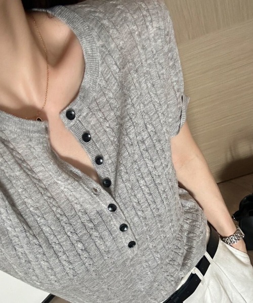 Vipoa(ヴィポア)の「Henley cable knit tops(ニット/セーター・レディース・グレー/レッド/ホワイト/ネイビー・FREE)」の22枚目の写真