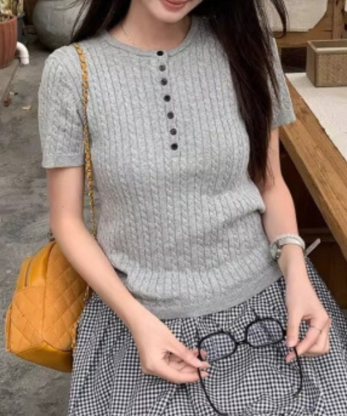 Vipoa(ヴィポア)の「Henley cable knit tops(ニット/セーター・レディース・グレー/レッド/ホワイト/ネイビー・FREE)」の20枚目の写真