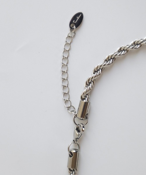 TUWAKRIM(トゥワクリム)の「【TUWAKRIM】ツイストチェーンネッックレス(ネックレス・レディース・シルバー/ゴールド・MEDIUM)」の19枚目の写真