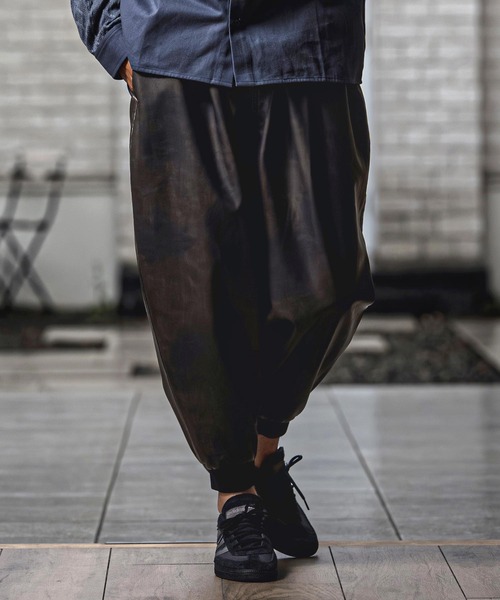 CAMBIO(カンビオ)の「mp15151- Vintage Finish Faux Leather Tuck Baloon Pants タックバルーンパンツ(MIU-262-012)(その他パンツ・メンズ・ブラウン/ブラック・M/S/L)」の5枚目の写真