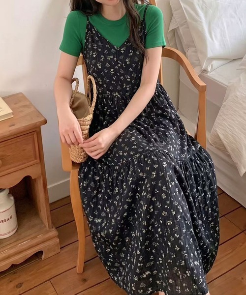 FINEnough(ファインナフ)の「小花柄ティアードキャミワンピース(ワンピース・レディース・レッド/ブラック/ホワイト・FREE)」の9枚目の写真