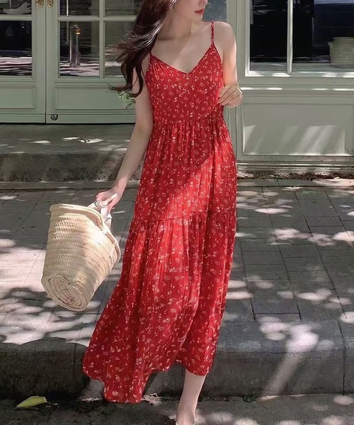 FINEnough(ファインナフ)の「小花柄ティアードキャミワンピース(ワンピース・レディース・レッド/ブラック/ホワイト・FREE)」の11枚目の写真