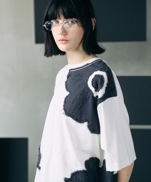 MAISON SPECIAL(メゾンスペシャル)の「《UNISEX》Flower Patches Prime-Over Crew Neck T-shirt/フラワーパッチプライムオーバークルーネックTシャツ【MAISON SPECIAL/メゾンスペシャル】(Tシャツ/カットソー・メンズ・ブラック/ホワイト・2/1/0)」の3枚目の写真