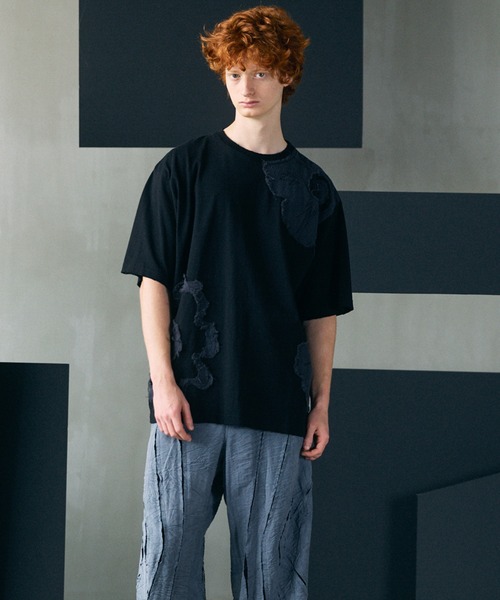 MAISON SPECIAL(メゾンスペシャル)の「《UNISEX》Flower Patches Prime-Over Crew Neck T-shirt/フラワーパッチプライムオーバークルーネックTシャツ【MAISON SPECIAL/メゾンスペシャル】(Tシャツ/カットソー・メンズ・ブラック/ホワイト・2/1/0)」の4枚目の写真