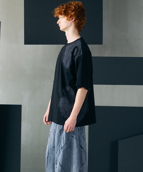 MAISON SPECIAL(メゾンスペシャル)の「《UNISEX》Flower Patches Prime-Over Crew Neck T-shirt/フラワーパッチプライムオーバークルーネックTシャツ【MAISON SPECIAL/メゾンスペシャル】(Tシャツ/カットソー・メンズ・ブラック/ホワイト・2/1/0)」の5枚目の写真