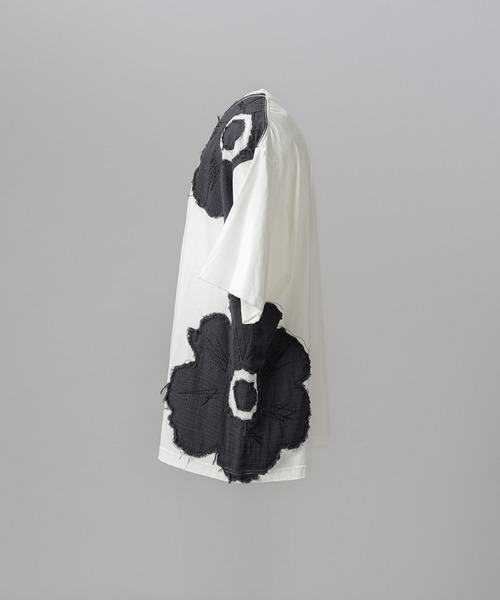 MAISON SPECIAL(メゾンスペシャル)の「《UNISEX》Flower Patches Prime-Over Crew Neck T-shirt/フラワーパッチプライムオーバークルーネックTシャツ【MAISON SPECIAL/メゾンスペシャル】(Tシャツ/カットソー・メンズ・ブラック/ホワイト・2/1/0)」の14枚目の写真