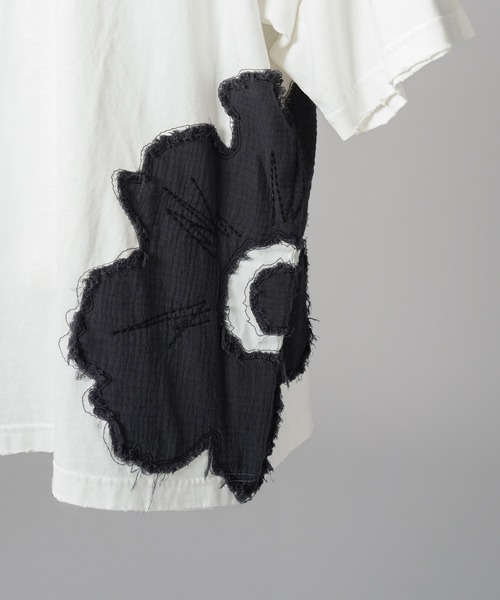 MAISON SPECIAL(メゾンスペシャル)の「《UNISEX》Flower Patches Prime-Over Crew Neck T-shirt/フラワーパッチプライムオーバークルーネックTシャツ【MAISON SPECIAL/メゾンスペシャル】(Tシャツ/カットソー・メンズ・ブラック/ホワイト・2/1/0)」の20枚目の写真