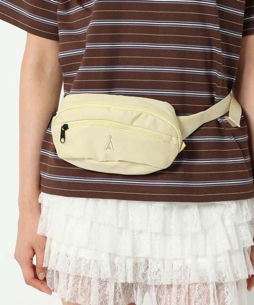 ALAND(エーランド)の「【UNISEX】ALAND/Aロゴウエストミニポーチ(ボディバッグ/ウエストポーチ・レディース・ブラック/ブルー/クリーム・FREE)」の8枚目の写真