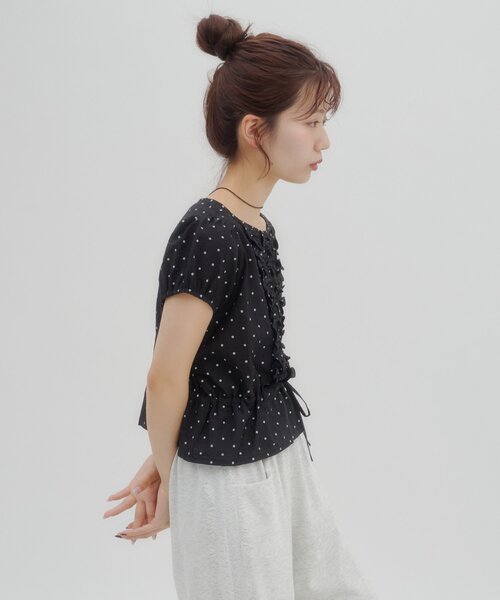 DISCOAT(ディスコート)の「【umm.】ドット柄サイドリボンフリルブラウス(シャツ/ブラウス・レディース・オフホワイト/ブラック/サックスブルー・FREE)」の5枚目の写真