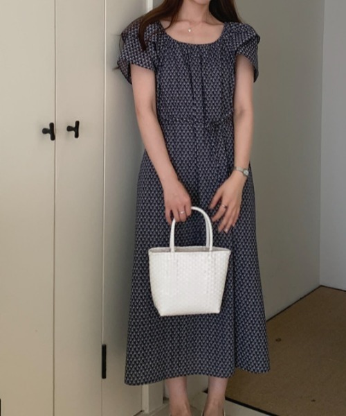 FACTOTUM(ファクトタム)の「花柄リボンワンピース(ワンピース・レディース・ネイビー/ベージュ・FREE)」の11枚目の写真