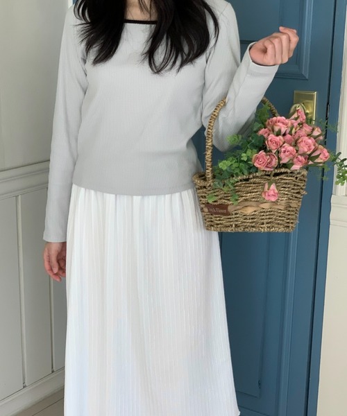 mineng(マイング)の「【配色/スクエアネック】エリースクエアバイカラーTシャツ(Tシャツ/カットソー・レディース・グレイッシュブルー/アイボリー・FREE)」の11枚目の写真