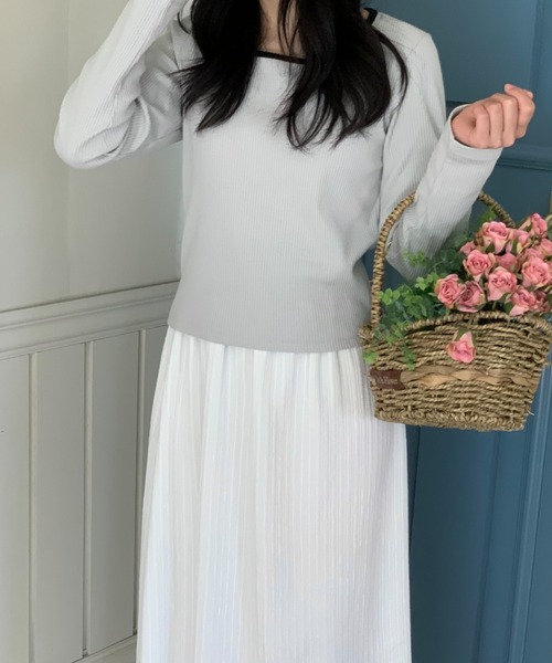 mineng(マイング)の「【配色/スクエアネック】エリースクエアバイカラーTシャツ(Tシャツ/カットソー・レディース・グレイッシュブルー/アイボリー・FREE)」の12枚目の写真