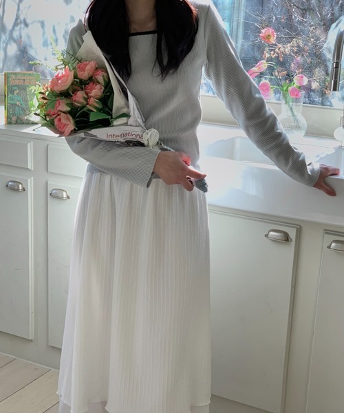 mineng(マイング)の「【配色/スクエアネック】エリースクエアバイカラーTシャツ(Tシャツ/カットソー・レディース・グレイッシュブルー/アイボリー・FREE)」の3枚目の写真