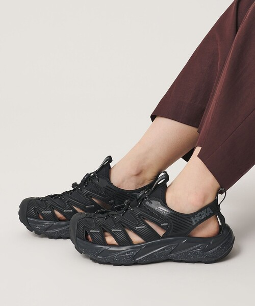 HOKA(ホカ)の「<HOKA>HOPARA サンダル(サンダル・レディース・ブラック・23cm/24cm/25cm)」の2枚目の写真