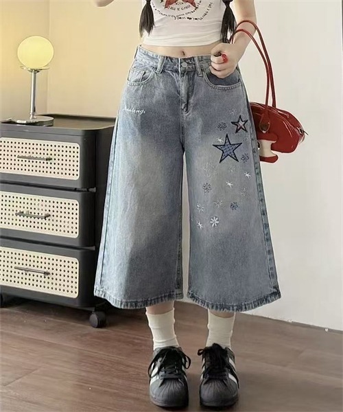 Dream garden(ドリームガーデン)の「星花刺しゅう7分丈デニムパンツ(デニムパンツ・レディース・ブルー・L/M/XL)」の1枚目の写真
