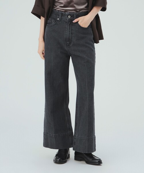 BEAMS HEART(ビームスハート)の「センタープレス ワイド デニム パンツ(デニムパンツ・レディース・インディゴブルー/ブラック/ライトブルー・SMALL/MEDIUM)」の4枚目の写真