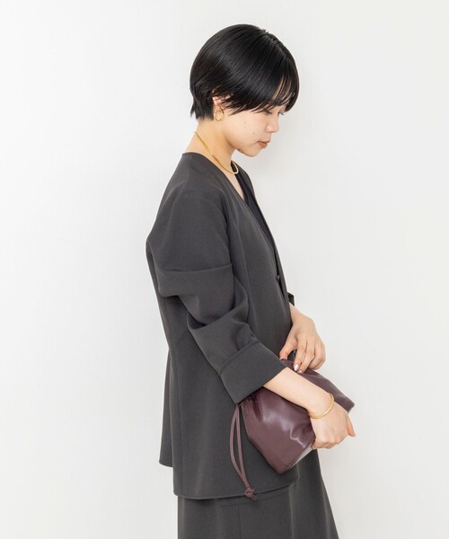 Rie Miller(リエミラー)の「《セットアップ対応/撥水》ウォッシャブルジャケット風ブラウス(ノーカラージャケット・レディース・キャメル/チャコールグレー・38)」の13枚目の写真
