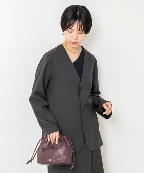 Rie Miller(リエミラー)の「《セットアップ対応/撥水》ウォッシャブルジャケット風ブラウス(ノーカラージャケット・レディース・キャメル/チャコールグレー・38)」の17枚目の写真
