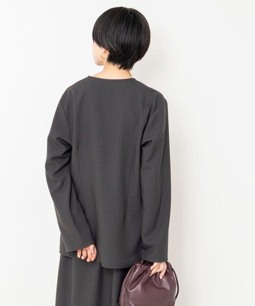 Rie Miller(リエミラー)の「《セットアップ対応/撥水》ウォッシャブルジャケット風ブラウス(ノーカラージャケット・レディース・キャメル/チャコールグレー・38)」の19枚目の写真