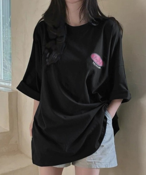 LETee(レティー)の「存在感のあるバックロゴで後ろ姿までおしゃれに。ゆるっと着こなせるオーバーサイズビッグTシャツ(Tシャツ/カットソー・レディース・ブラック/ネイビー/ホワイト/ブラウン・FREE)」の6枚目の写真