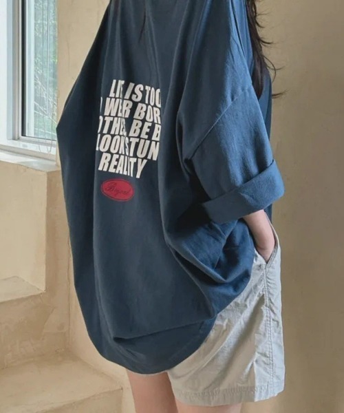 LETee(レティー)の「存在感のあるバックロゴで後ろ姿までおしゃれに。ゆるっと着こなせるオーバーサイズビッグTシャツ(Tシャツ/カットソー・レディース・ブラック/ネイビー/ホワイト/ブラウン・FREE)」の14枚目の写真