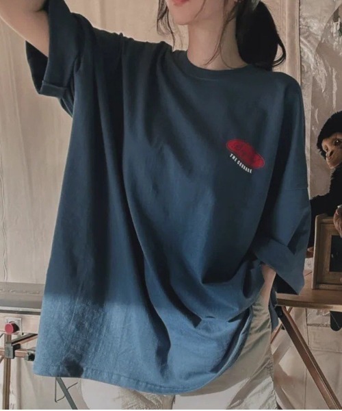 LETee(レティー)の「存在感のあるバックロゴで後ろ姿までおしゃれに。ゆるっと着こなせるオーバーサイズビッグTシャツ(Tシャツ/カットソー・レディース・ブラック/ネイビー/ホワイト/ブラウン・FREE)」の18枚目の写真