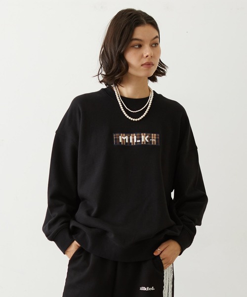 MILKFED.(ミルクフェド)の「CHECKERED BAR LOGO SWEAT TOP(スウェット・レディース・ブラック/オフホワイト/アッシュ・M/L)」の2枚目の写真