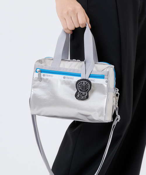 LeSportsac(レスポートサック)の「【DORAEMON】EVERYDAY SM SATCHEL(ショルダーバッグ・レディース・シルバー・FREE)」の2枚目の写真