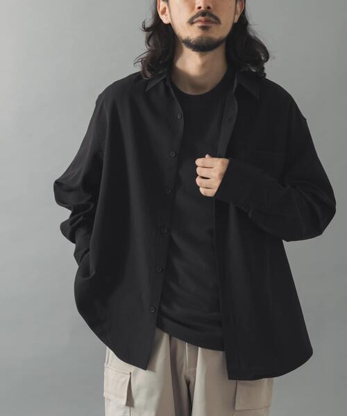 ITEMS URBANRESEARCH(アイテムズ アーバンリサーチ)の「ヨウリュウレギュラーカラー長袖シャツ(シャツ/ブラウス・メンズ・ダークグレー/オリーブ/ブラック/ネイビー・MEDIUM/LARGE)」の1枚目の写真