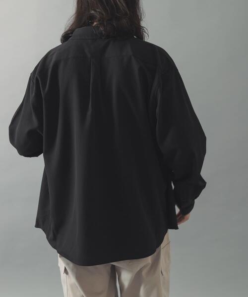 ITEMS URBANRESEARCH(アイテムズ アーバンリサーチ)の「ヨウリュウレギュラーカラー長袖シャツ(シャツ/ブラウス・メンズ・ダークグレー/オリーブ/ブラック/ネイビー・MEDIUM/LARGE)」の7枚目の写真