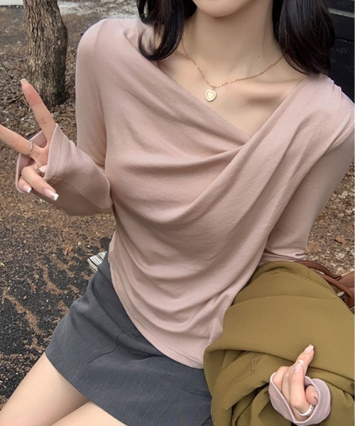 kirakiraShop(キラキラショップ)の「ドレープ ギャザー カットソー(Tシャツ/カットソー・レディース・ブラック/ブルー/オフホワイト/ピンク・FREE)」の4枚目の写真