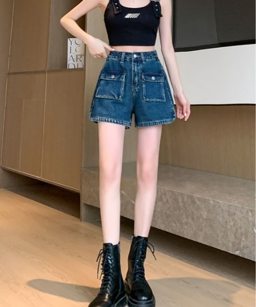 &soiree(アンドソワレ)の「フロントポケット付きミリタリー風デニムショートパンツ(デニムパンツ・レディース・インディゴブルー/ブラック・X-LARGE/LARGE/MEDIUM/SMALL/X-SMALL)」の6枚目の写真