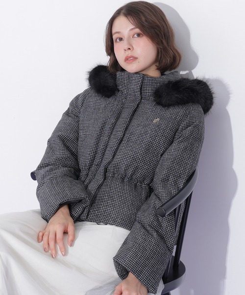 JILL by JILL STUART（ジルバイジルスチュアート）の「ツィードショートダウン（ダウンジャケット/コート・レディース・ホワイト/ブラック・SMALL/MEDIUM）」の3枚目の写真