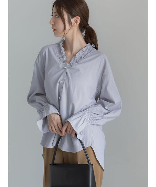 Te chichi(テチチ)の「Vネックスタンドフリルブラウス(シャツ/ブラウス・レディース・ブルー/グレー・F)」の3枚目の写真