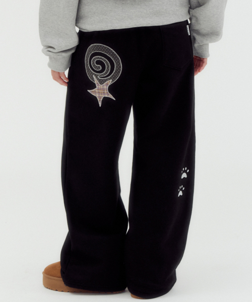 ambler(エムブラー)の「STAR CURLY CAT アップリケ刺繍ドローストリングワイドスウェットパンツ AP1004 (ブラック)(スウェットパンツ・レディース・その他・SMALL/MEDIUM/LARGE)」の1枚目の写真